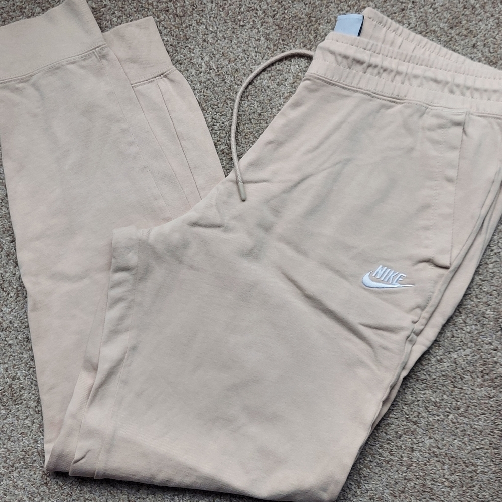 Nike euc lightweight joggers